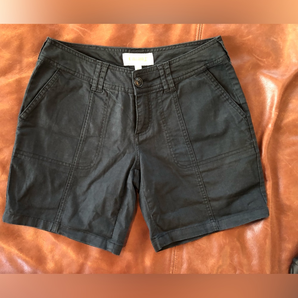 Black Cariloha Bermuda Shorts, 2